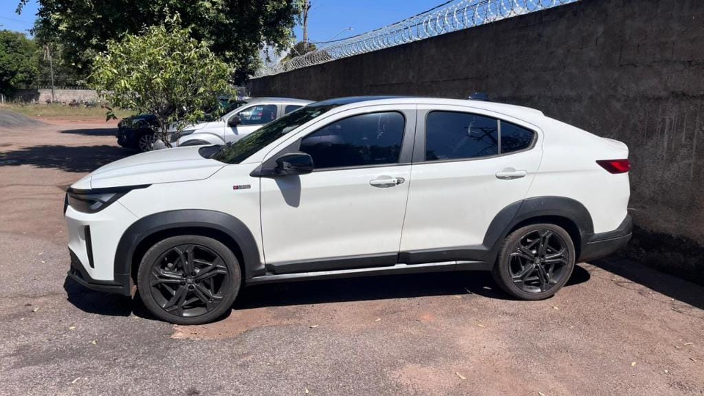 PM detém quadrilha após roubo com sequestro de idosa; carro de vítima foi recuperado