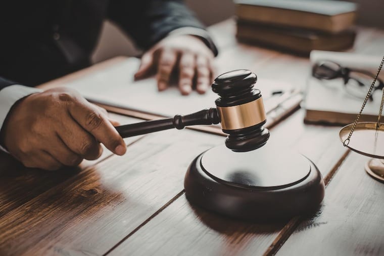 Justiça recebe denúncia por tentativa de femicídio; mulher foi atacada enquanto dormia