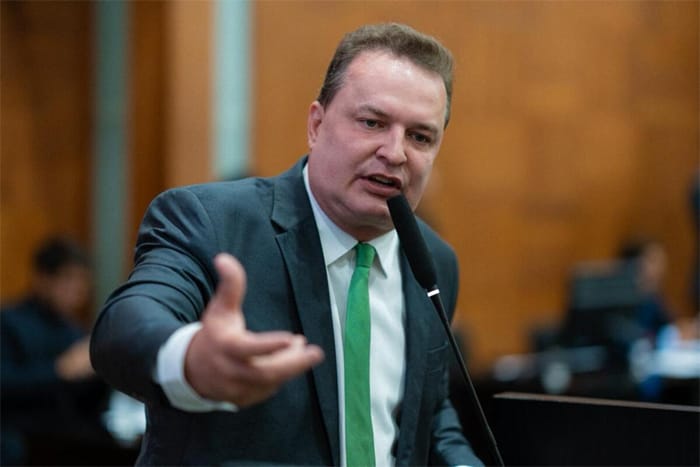 Max Russi denuncia "edital fechado" em licitação de OS e boicote a deputados na Saúde