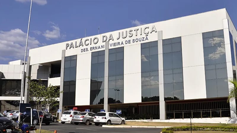 Banco é condenado a pagar R$ 10 mil por descontos indevidos em seguro não contratado