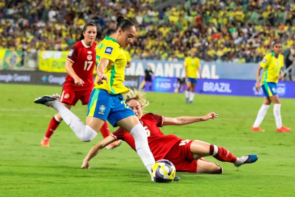 Com casa cheia, Brasil bate o Canadá e empolga quase 13 mil na Arena Pantanal