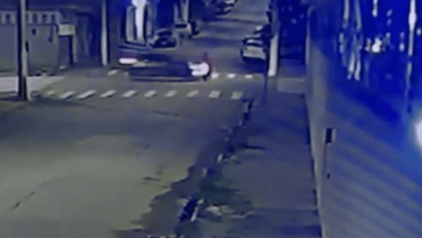 Adolescente sem habilitação atropela motociclista e foge após batida fatal