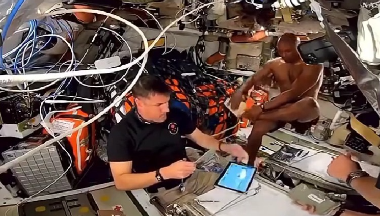 Sem banho e sem água: NASA mostra como astronautas se limpam a caminho da Lua