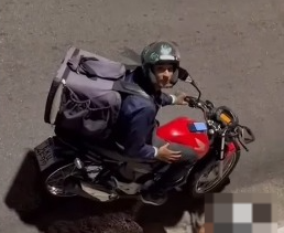 Cliente filma momento em que entregador por aplicativo pede código e foge com pedido