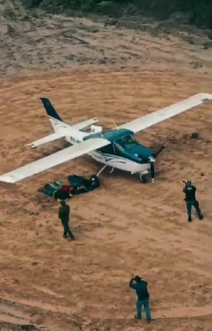 Avião com R$ 12 milhões de cocaína é interceptado antes de decolar em MT; veja vídeo