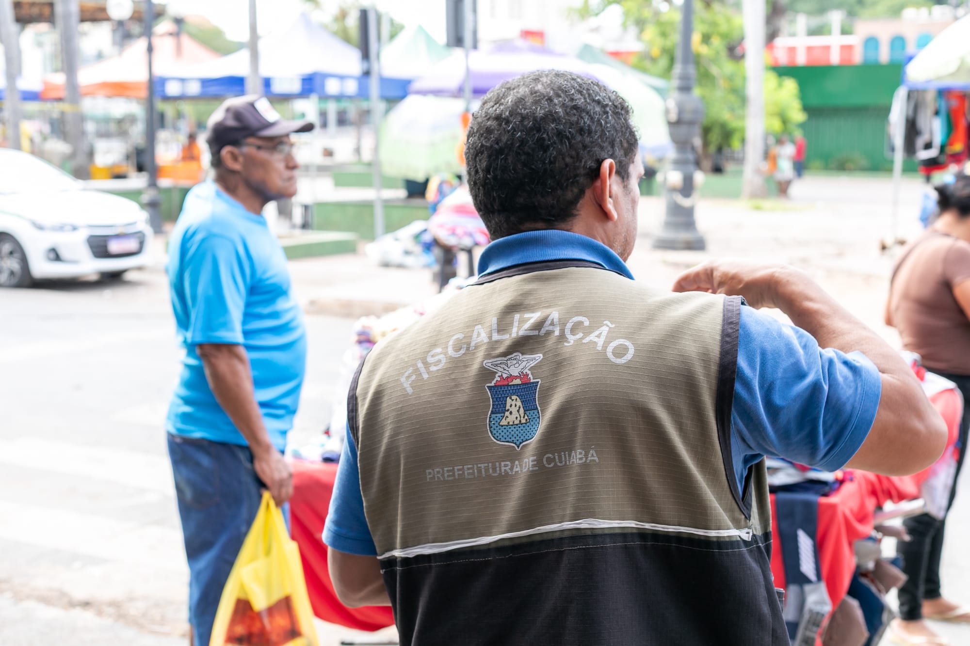 Prefeitura retoma operação contra ambulantes e desocupa calçadas no Centro de Cuiabá