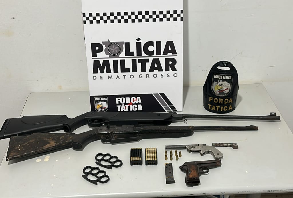 Força Tática apreende armas de fogo e mais de 100 porções de drogas em abordagens