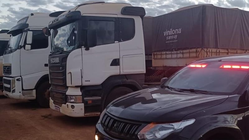 Polícia prende 5 criminosos por furto de R$ 500 mil em cargas de soja na cidade de Juína
