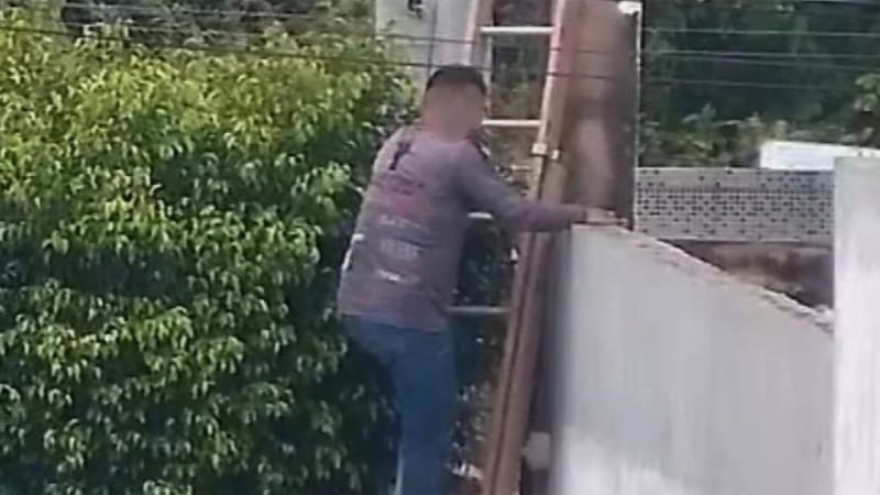 Polícia Civil flagra dois colocando "gato" em residência no bairro Planalto, em Cuiabá