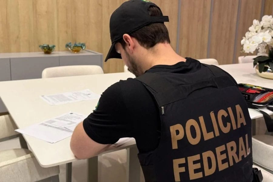 Operação da PF mira grupo suspeito de esconder fortuna de aposentados
