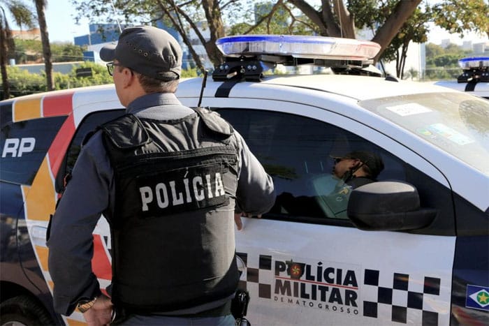 PM resgata casal mantido em cárcere e prende 5 integrantes de facção criminosa