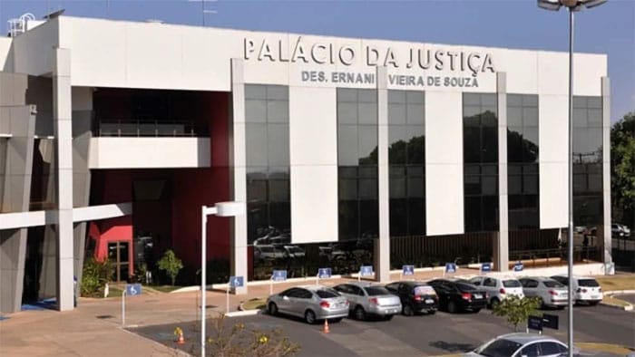 Contratos temporários não impedem aposentadoria, decide juiz a favor de professora de MT