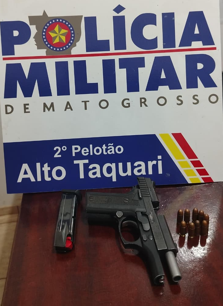 Homem é preso com pistola escondida em quarto de criança após denúncia de agressão em MT