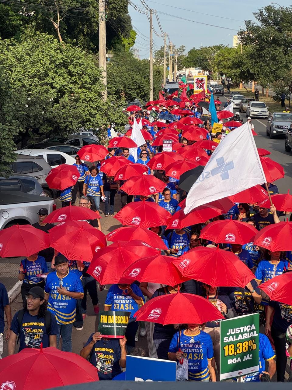 Servidores lotam ato pacífico em Cuiabá e cobram respeito, valorização e pagamento da RGA em MT