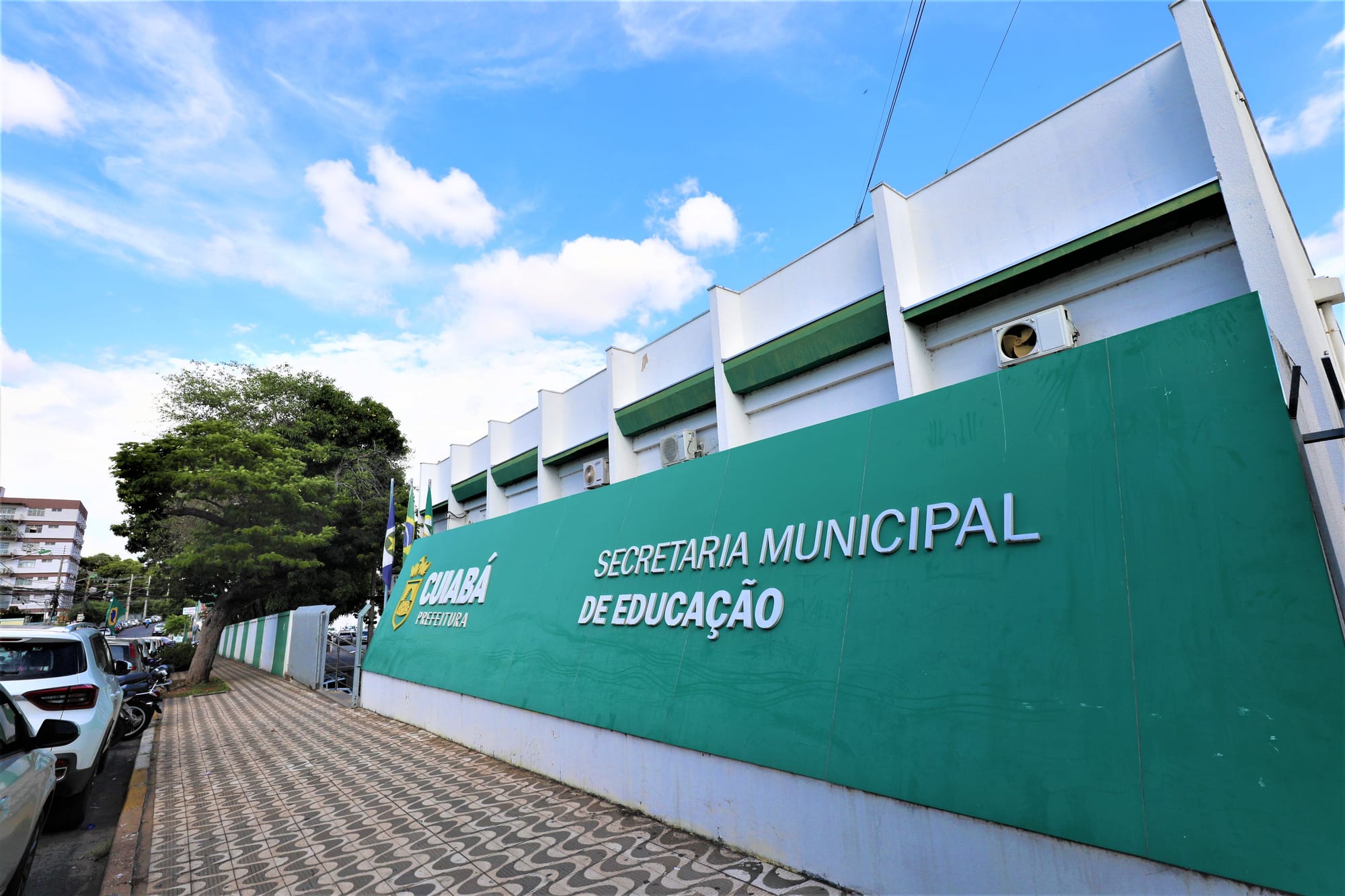 MPE abre investigação sobre suposto desvio de R$ 80 milhões na Educação de Cuiabá