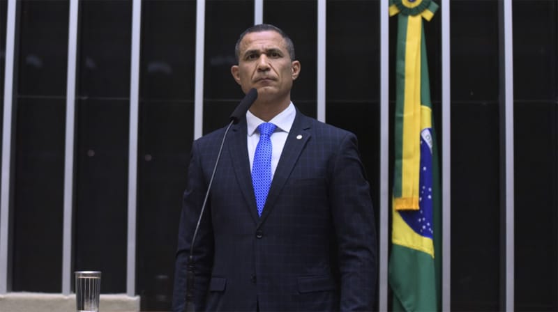 Deputado detona fala de Lula contra policiais: "Esse é o retrato de quem apoia vagabundo"