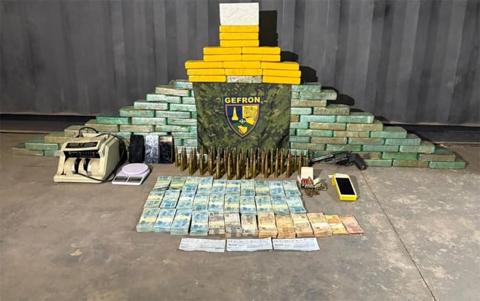 Gefron e Força Tática apreendem 107 quilos de drogas e R$ 483 mil em dinheiro e cheques