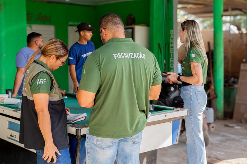 Prefeitura fiscaliza descarte irregular de água servida e esgoto no Ribeirão do Lipa