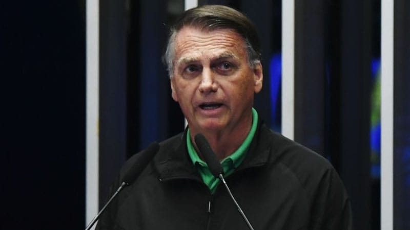 Arma de Jair Bolsonaro é apreendida com militar em blitz no Distrito Federal