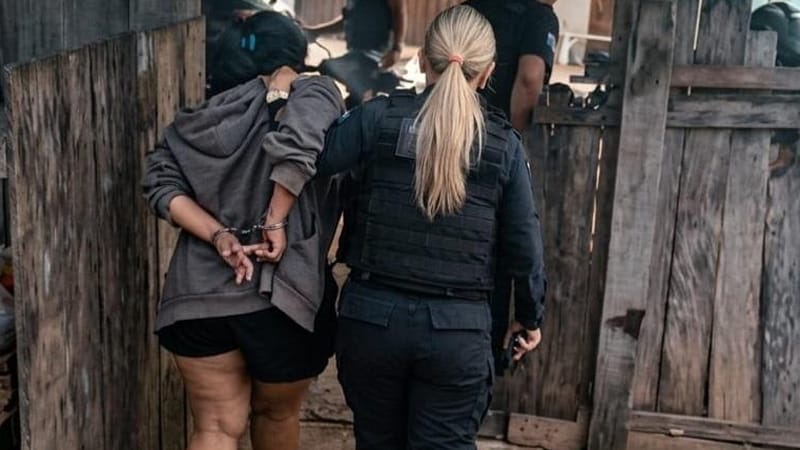 Mãe e filho são presos em operação da PJC de combate ao tráfico de drogas em Juara