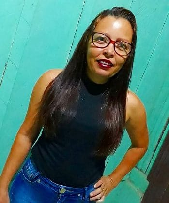 Professora é encontrada morta em represa de assentamento; polícia apura feminicídio e procura companheiro
