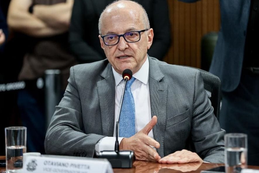 Pivetta propõe ampliar de 68 para 70 anos permanência de militares na reserva em MT