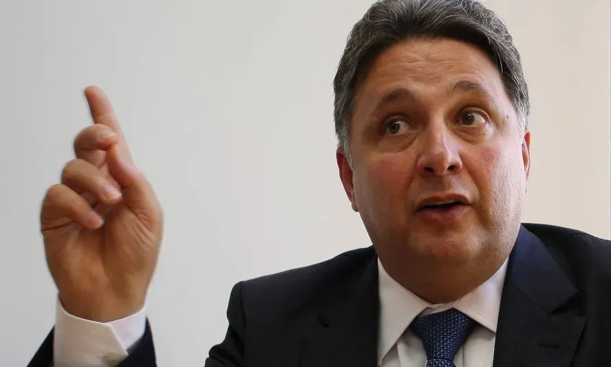 Garotinho declara que "suruba não tem partido" ao comentar suposta festa ligada a Vorcaro