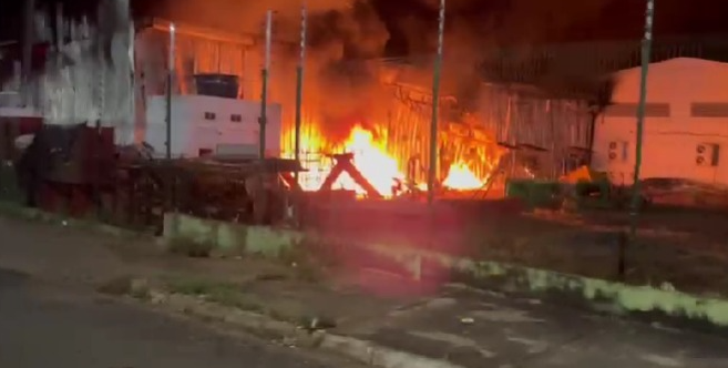 Barracão da Prefeitura de VG pega fogo e destrói materiais destinados a escolas e creches
