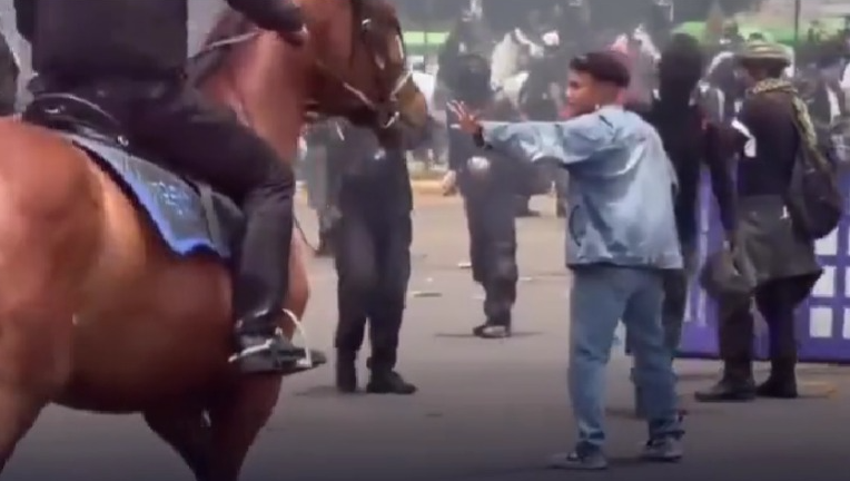 Protesto termina em confronto com a polícia durante abertura da Copa do Mundo de 2026 no México