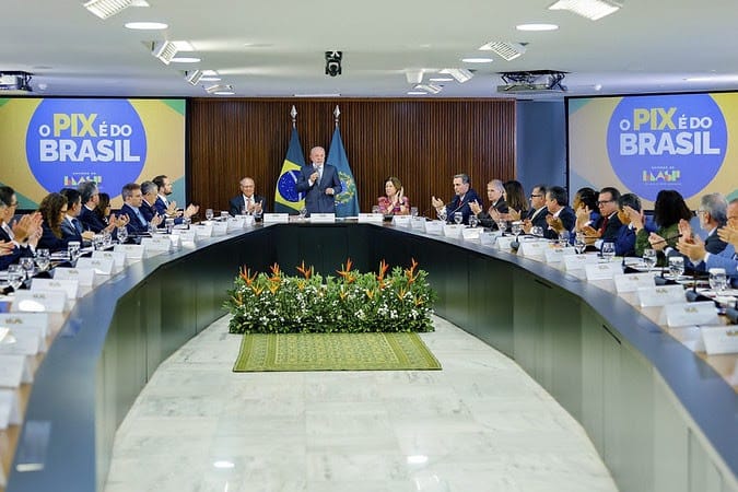 Em reunião ministerial, Lula defende soberania do Brasil e sequência de diálogo com os EUA
