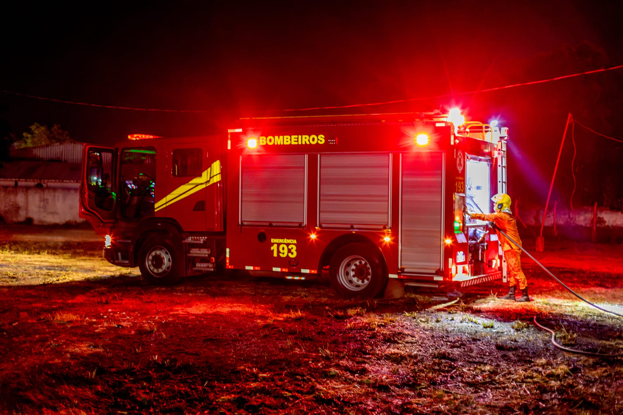 Abilio diz que incêndio em placas solares foi provocado de propósito e pede ajuda para identificar autor