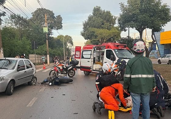 Motociclista é arremessado após bater na traseira de carro na Avenida Beira Rio
