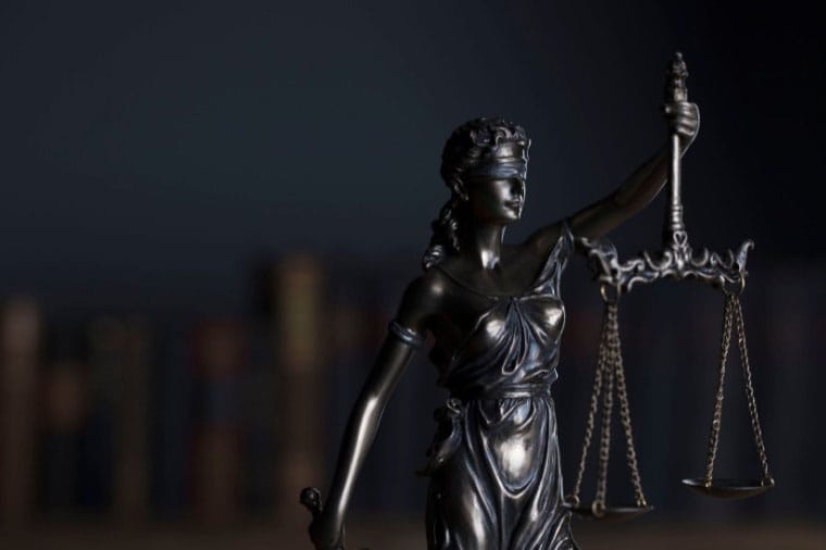 Tribunal do Júri condena réu a quase 23 anos por tentar matar esposa com golpes de canivete