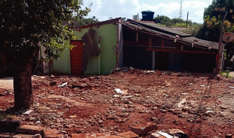 Família fica desabrigada após obra da Prefeitura e forte chuva; Defensoria aciona Justiça