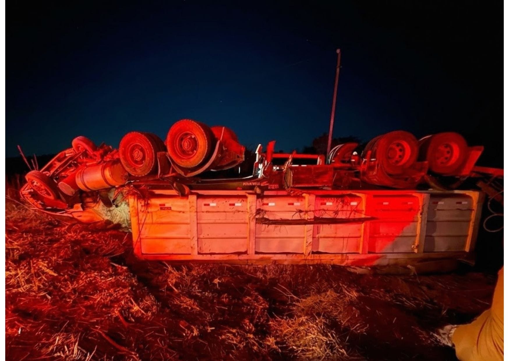 Motorista morre após perder o controle de carreta na MT-235, entre Campo Novo e Sapezal