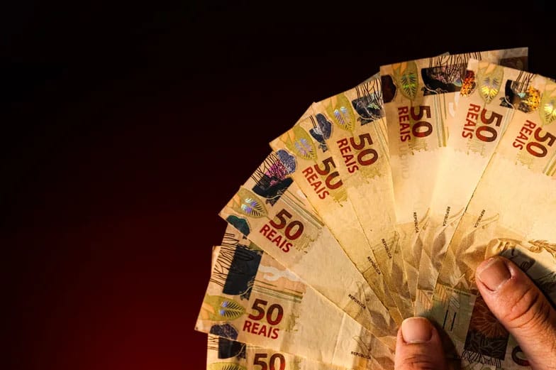 Homem faz vários empréstimos no nome da ex-namorada e Justiça manda devolver R$ 88 mil