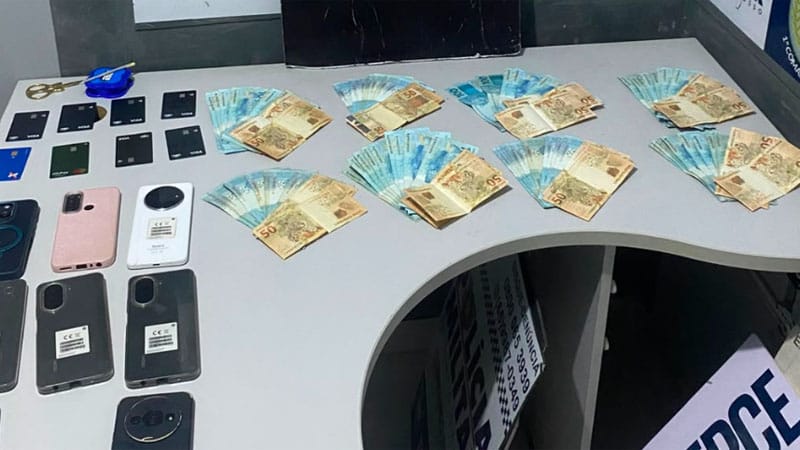 PMs localizam mala com R$ 8 mil em dinheiro e suspeito  é preso por golpes na internet
