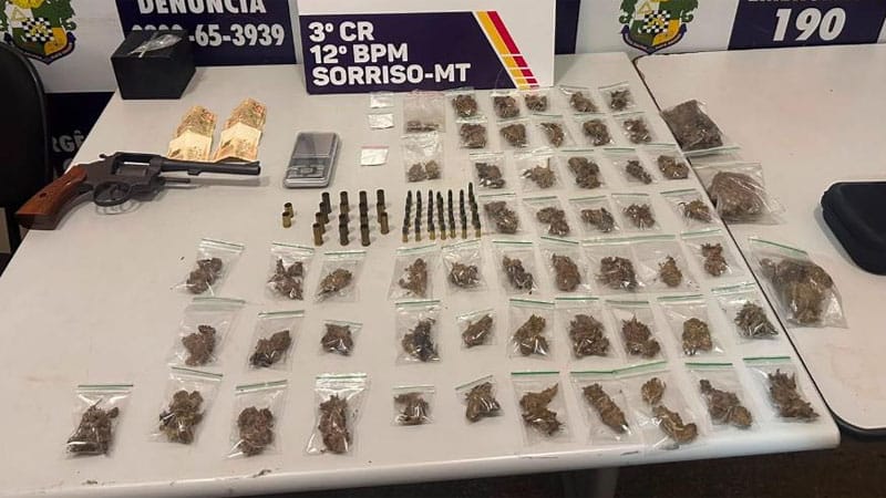Suspeitos são presos com maconha, cocaína, arma, 43 munições e duas motocicletas