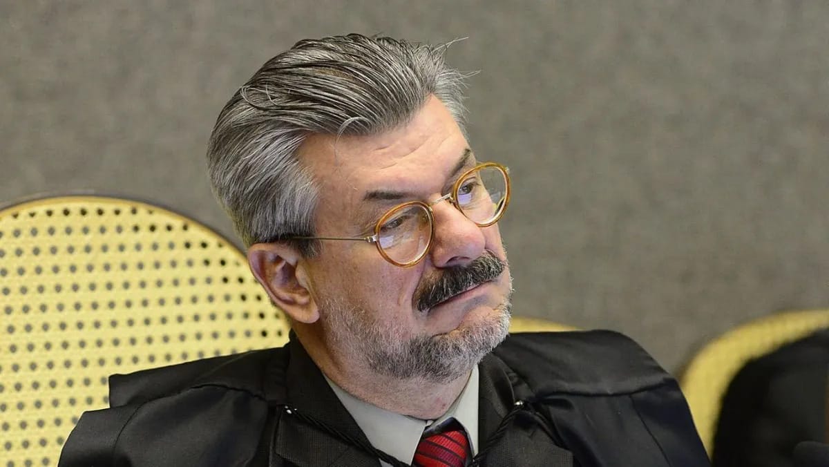 PF investiga autores de mensagens que defendem ministro acusado de assédio