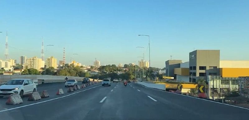 Trânsito na Miguel Sutil volta a ter duas pistas por sentido em frente à Todimo