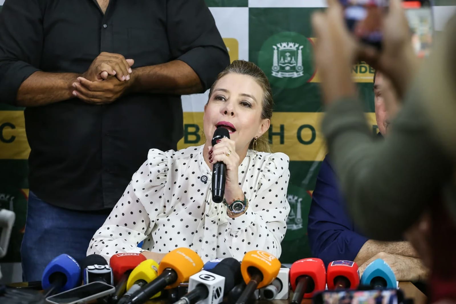 Flávia Moretti não descarta demitir servidores para fechar as contas da prefeitura de VG