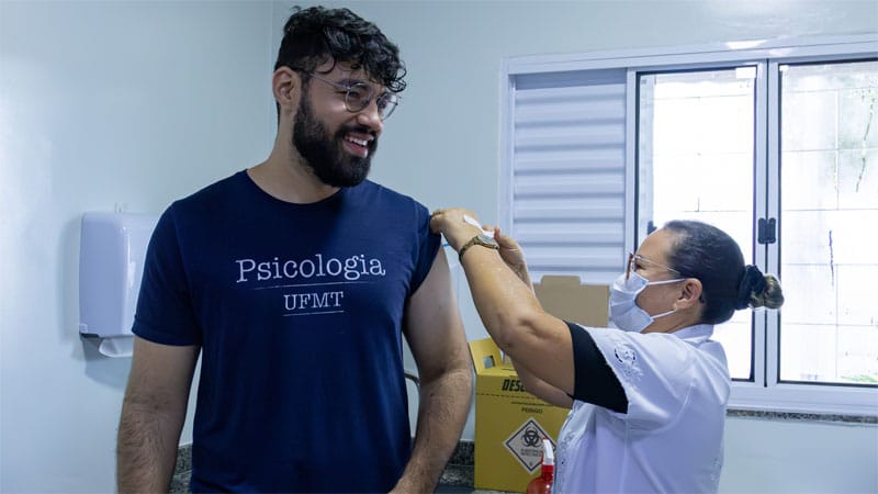 Jovens de 15 a 19 anos podem se vacinar contra o HPV em 72 unidades de saúde de Cuiabá