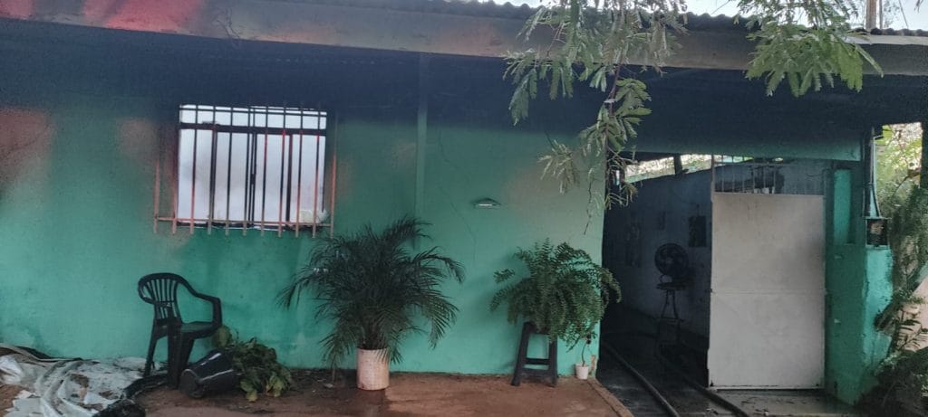Mulher é encontrada entre escombros de casa em chamas com 90% do corpo queimado em Alta Floresta