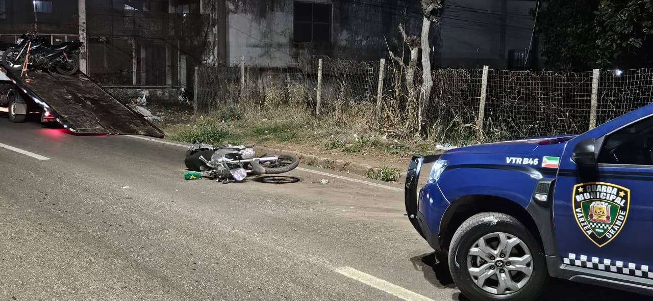 Motociclista morre após perder o controle da moto e bater contra poste na Avenida Ulisses Pompeu