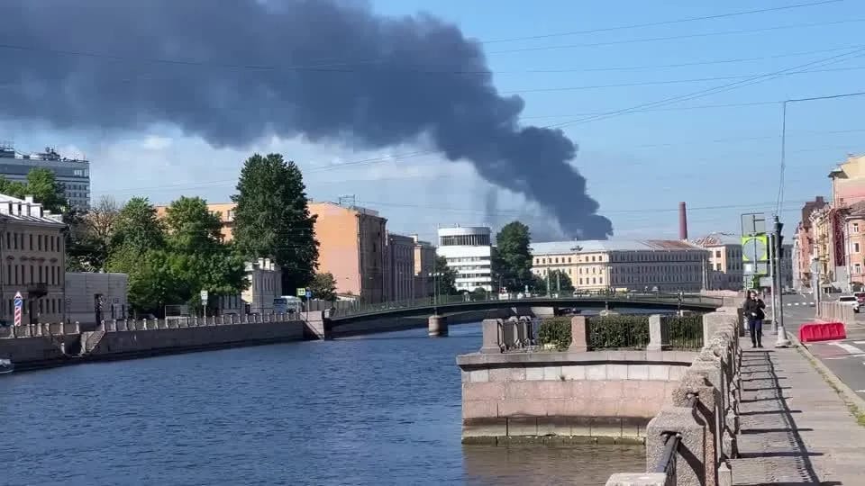 Drones atingem região russa e provocam incêndio em complexo industrial