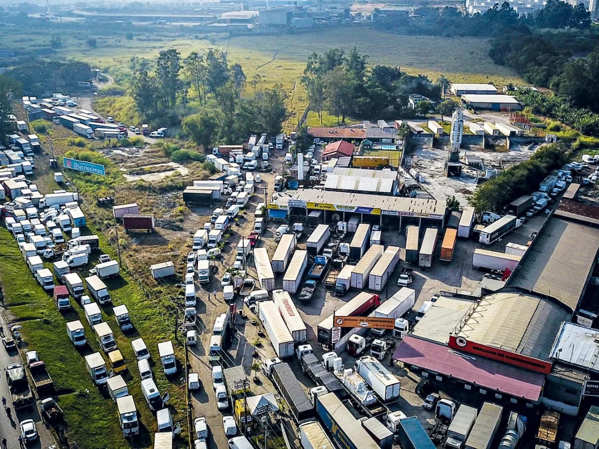 Caminhoneiros articulam greve nacional e cobram votação do piso mínimo do frete no Senado