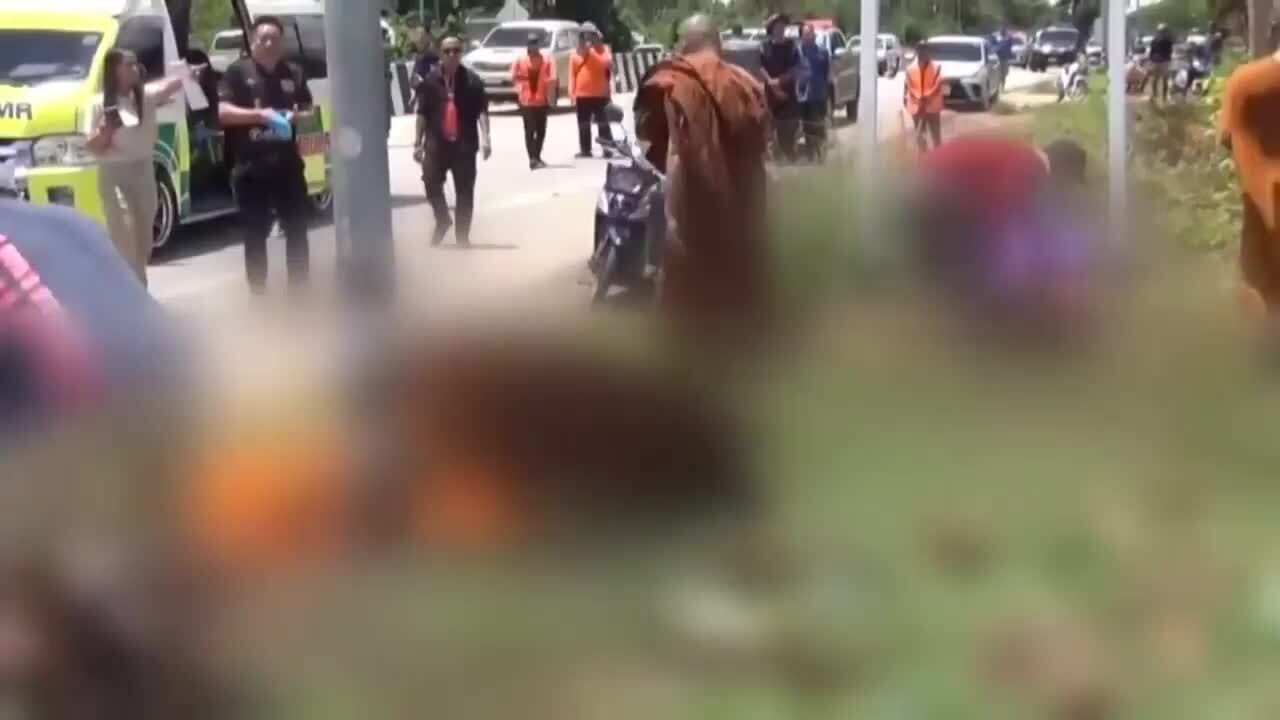 Vídeo mostra momento em que criança de 11 anos atropela monges e deixa oito mortos