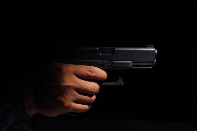 Policial penal que atirou em homem durante festa em residência vai continuar preso