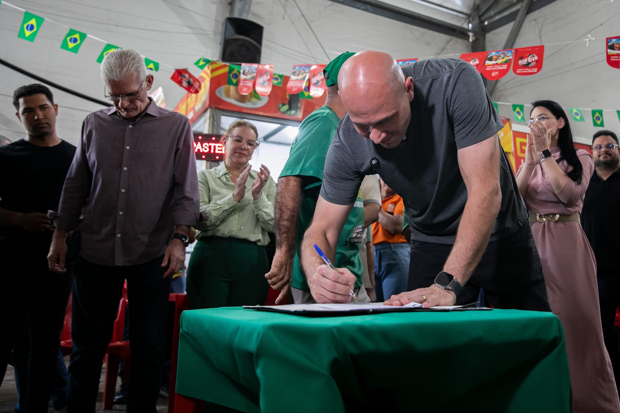 Abilio formaliza direito de uso do Shopping Popular por 30 anos e garante caminho para reconstrução