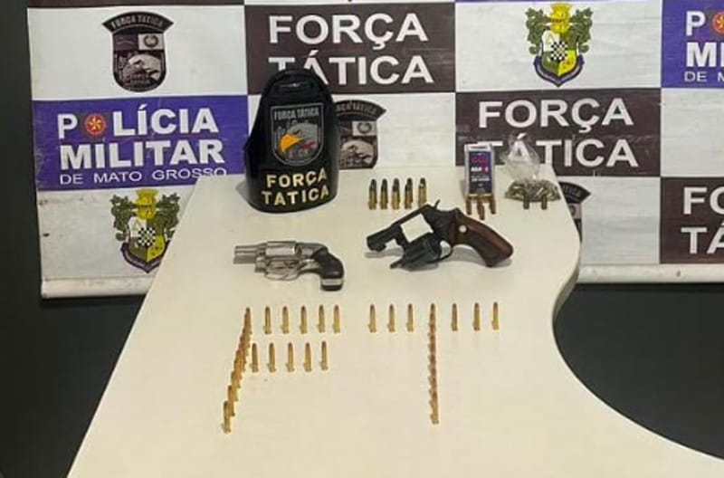 Homem é preso vendendo armas dentro de bar; PM apreendeu 2 revólveres e 119 munições